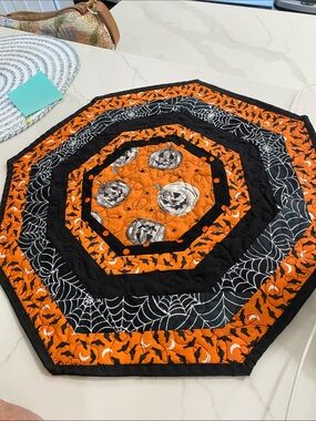 Halloween Pumpkin Quilted Octagon Table Mat - Orange & Black 17 inches